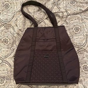 Lug runner travel tote in shimmer black